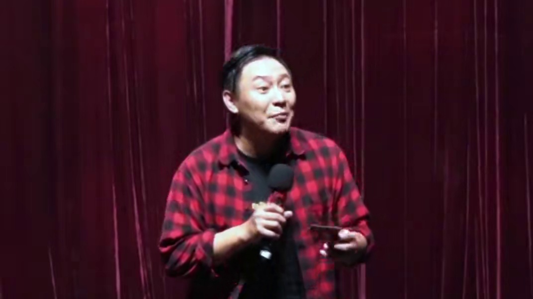 青岛站第贰场✅，本周沈阳大连！好久没见到家乡父老了！ #严值高 #草台喜剧馆 #严值高《红格子》全国