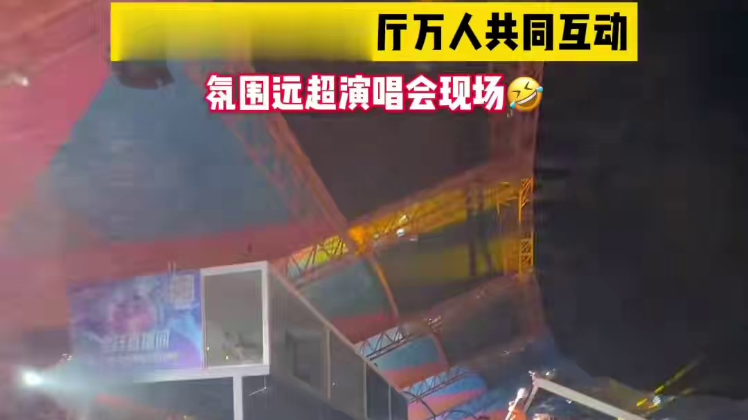 保安快把乱喊的那个叉出去…