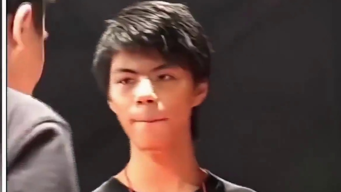 格斗圣体35岁小孩1穿N圆梦沙特杯，中国格斗游戏传奇还在继续！ #游戏  #电竞  #小孩曾卓君  