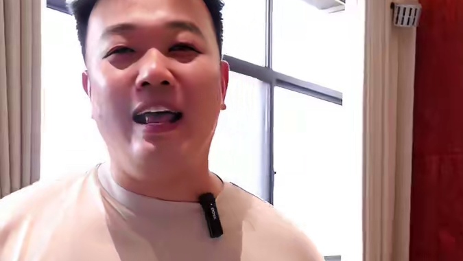 【原汁原味】花小蛮坑烤羊，肉质鲜美撩拨味蕾！#花小蛮坑烤羊 #美食探店 #馕坑烤羊腿 #特色烤羊
