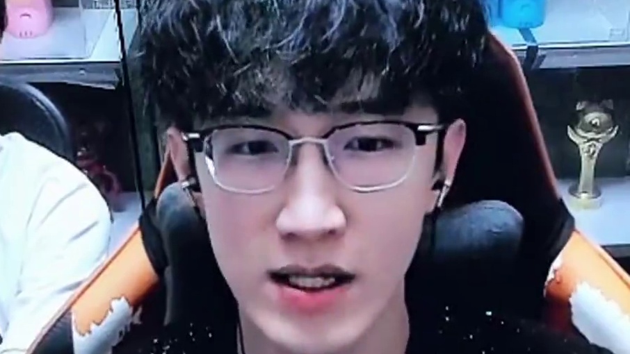 这不纯纯小学生嘛？ #逆水寒手游  #我浮夸真的要强 #逆水寒全民制作人