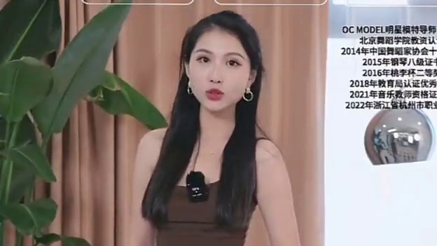 去海边怎么拍照？ 一招氛围感直接拉满 快学起来！#拍照动作 #海边拍照姿势 #海边拍照