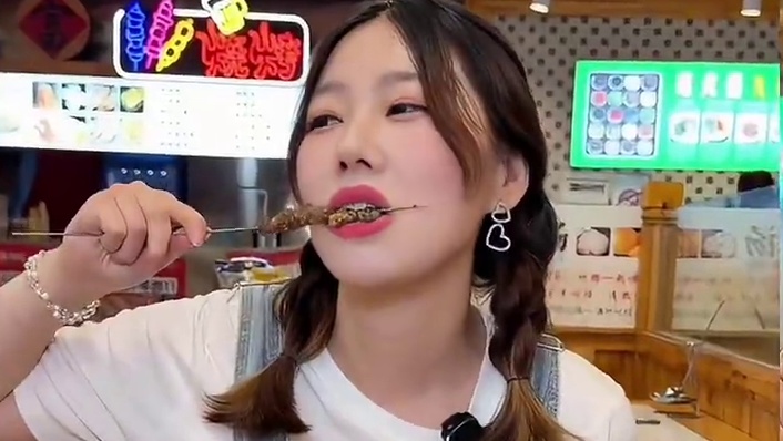 火锅和烧烤一起吃，快叫你爱撸串的饭搭子来吃吧#没有什么是一顿火锅解决不了 #秋天的