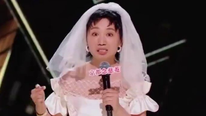 #小鹿 ：我可以穿婚纱嫁人，也可以穿婚纱骂人 #娱乐评论大赏