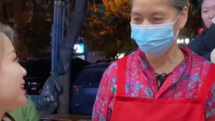 北京美女挑战三两加辣螺蛳粉~你觉得他能挑战成功吗？#螺蛳粉