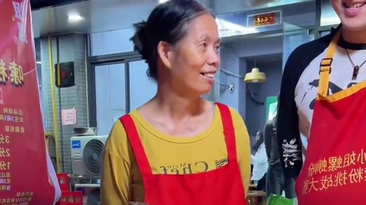 桂林表哥挑战5两螺蛳粉！要一分钟吃完拿走5000块！ #螺蛳粉