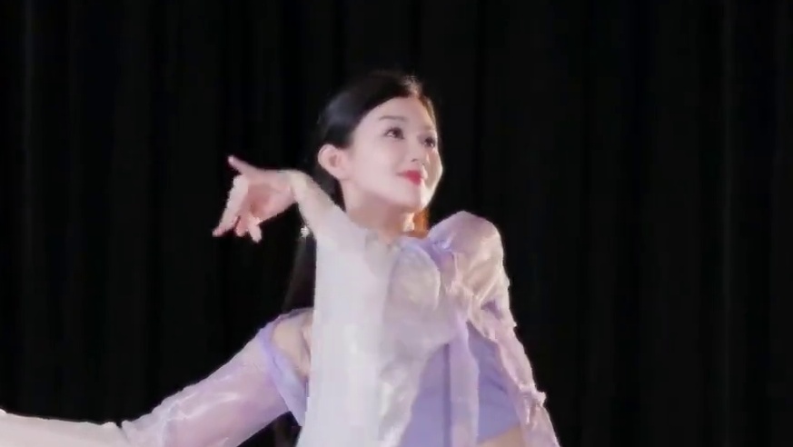 只想跟你 花雨中可拥抱#花雨弄舞蹈#古典舞#伞舞