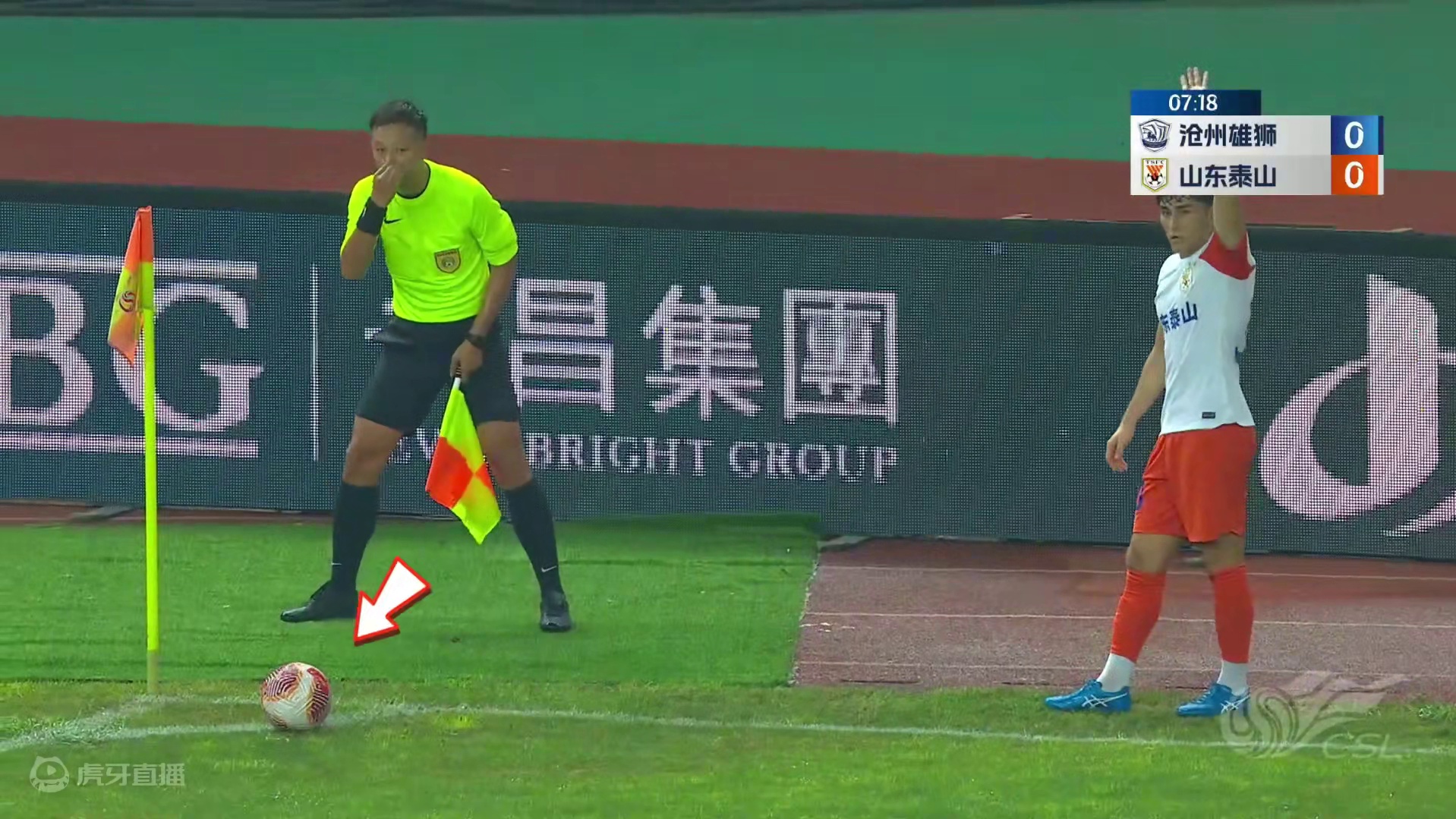 踢角球时球需要放定在角球区内 #足球规则普及 #比赛管理 #角球