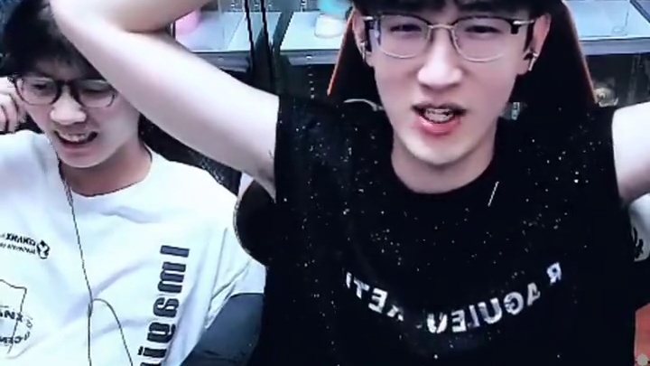 看的出来蔡哥真舍不得结束！ #我浮夸真的要强 #恋爱游戏 #失业了我获得亿万游戏财产