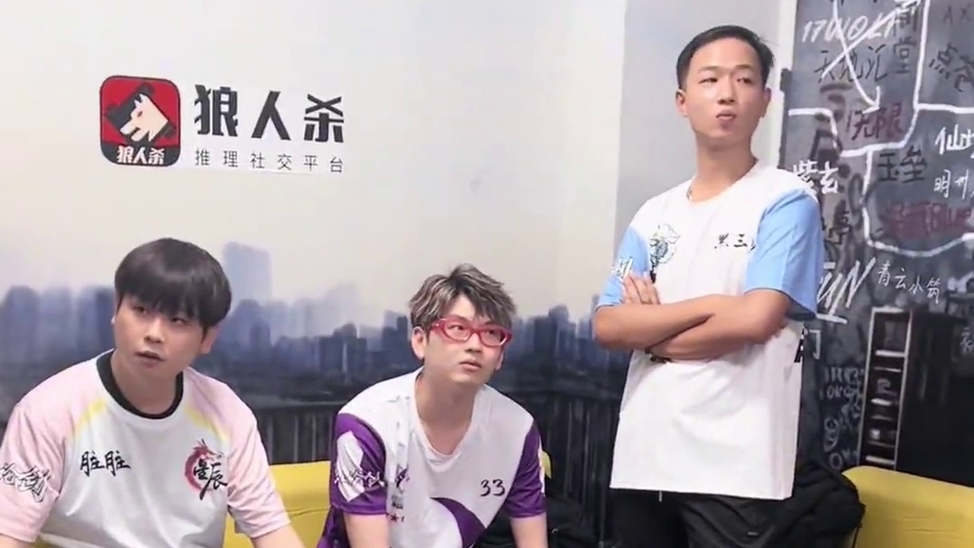 选手休息室第一视角：以后好人阵营和狼人阵营是不是要分开休息？
#狼人杀 #华山论剑狼人杀