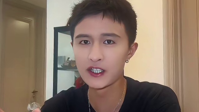 五菱和必胜客跨界联名终于来郑州了 五菱的活动现场简直是太cute了，把披萨做在了五菱MINIEV车上