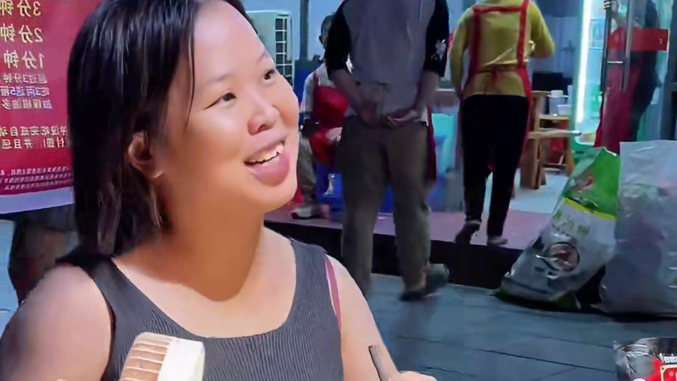 河池美女挑战爆辣还要加辣！就为了阿姨的5000奖金而来！ #螺蛳粉