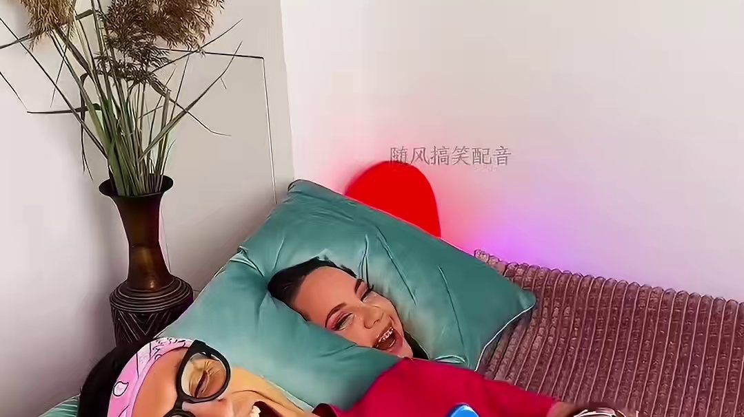 用奇葩枕头恶搞老公，结局让人万万没想到！ #看一遍笑一遍 #哈哈哈哈娱乐一下 #哈哈哈皮一下 #这操