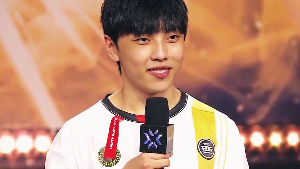 主持人好慌，不能再问了，再问咱们的CPU都扛不住了 #2024无畏契约全球冠军赛 #EDG锁定冠军赛