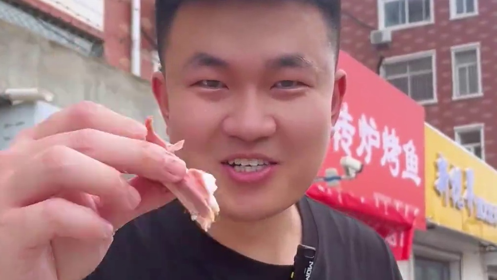 腌8个小时，烤50分钟，每天限量出炉的娇里娇气转炉烤鱼，就开在小街这块，嘴馋的可别错过昂#美食探店 