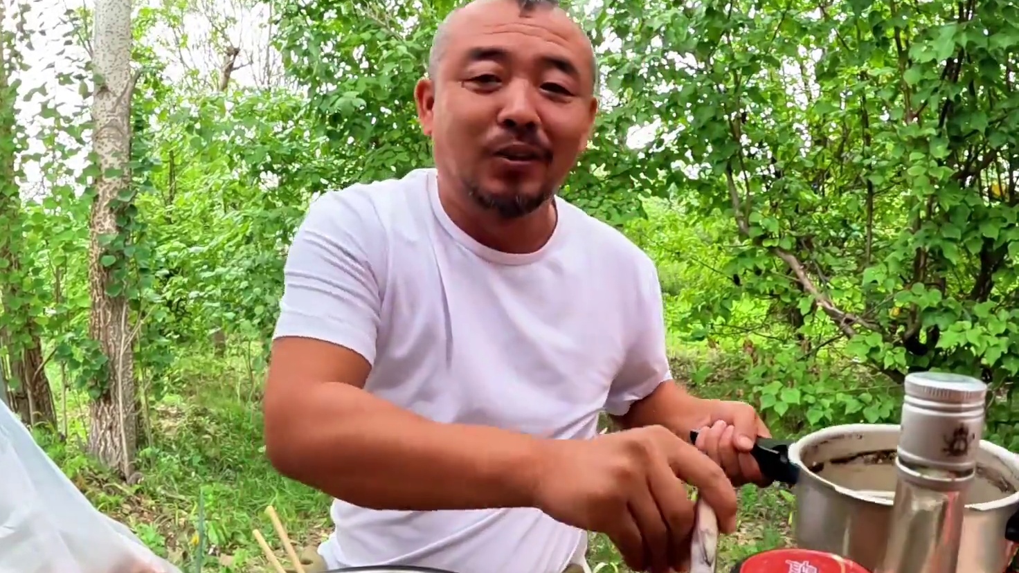 早餐沙大厨自制牛肉面，配上四个水煮蛋，差一点没爽上天#户外美食 #户外生活 #露营美食 