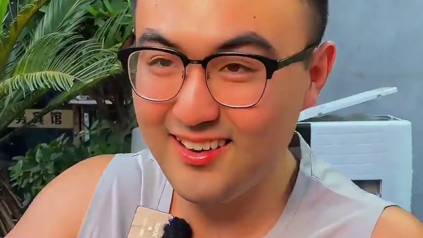 帅哥两分多钟炫完15两面，太牛了！现场收获大批女粉！#重庆小面 #重庆美食 #这一碗好过瘾#好吃到停