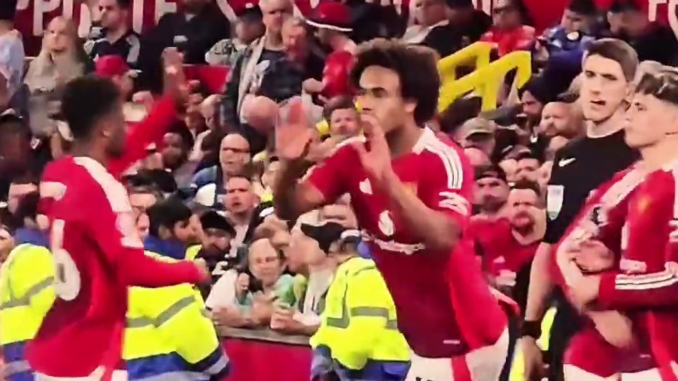 开门红！曼联新援#齐尔克泽  替补首秀87分钟破门献绝杀 打入新赛季英超首球#曼联1比0富勒姆 #足