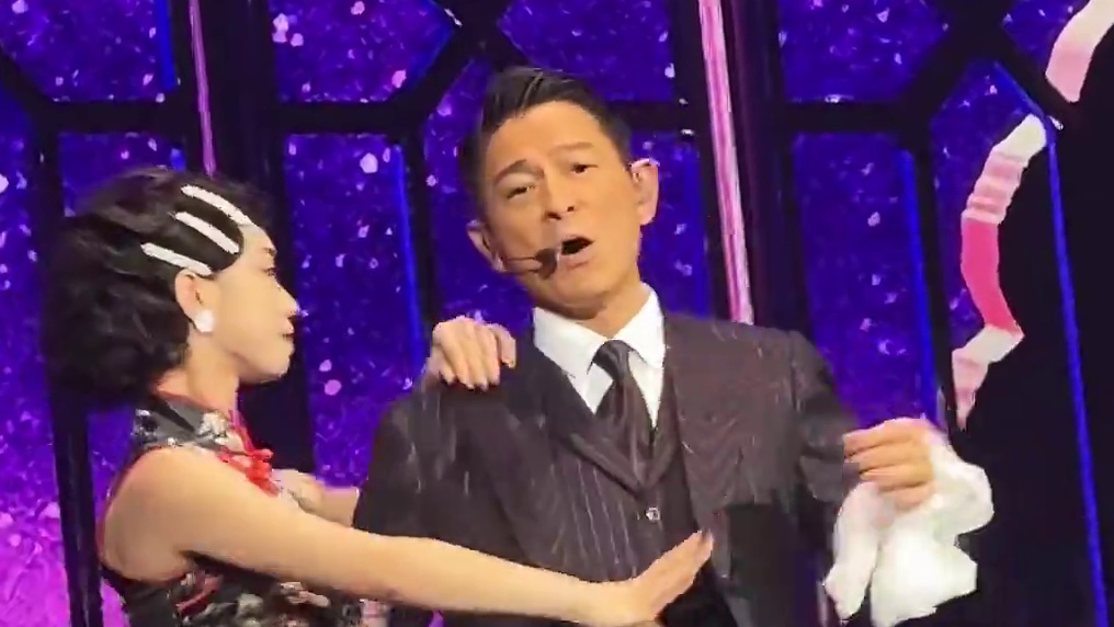 #刘德华民国风双人舞 这段双人舞真的好绝#演出现场视频 #刘德华杭州演唱会