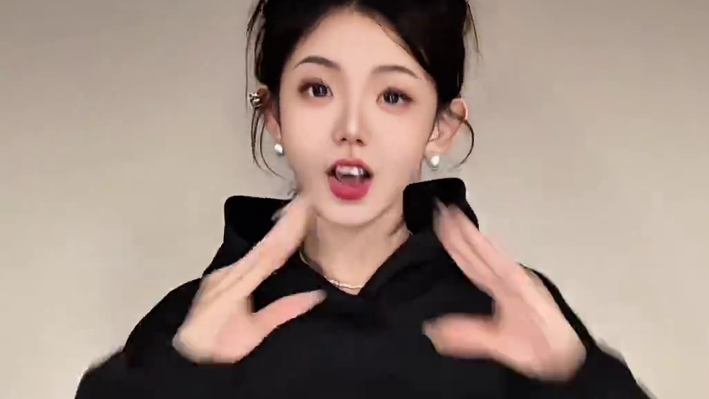 怎么就突然8月20号了 再过四个月又要过年了～ #ASAP又杀回来了#甜妹 #手势舞