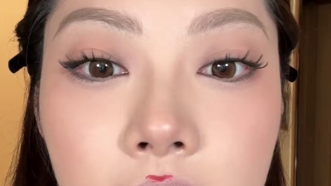 挑战用网络热门化妆技巧画全脸……最后竟然？！#化妆小技巧 #变美 #测评