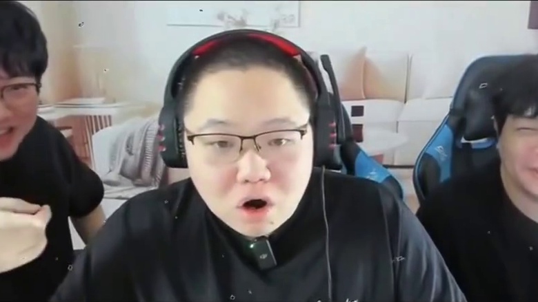 仿佛又回到了小时候坐在游戏机前#PDD和JY一起玩黑神话 #黑神话悟空