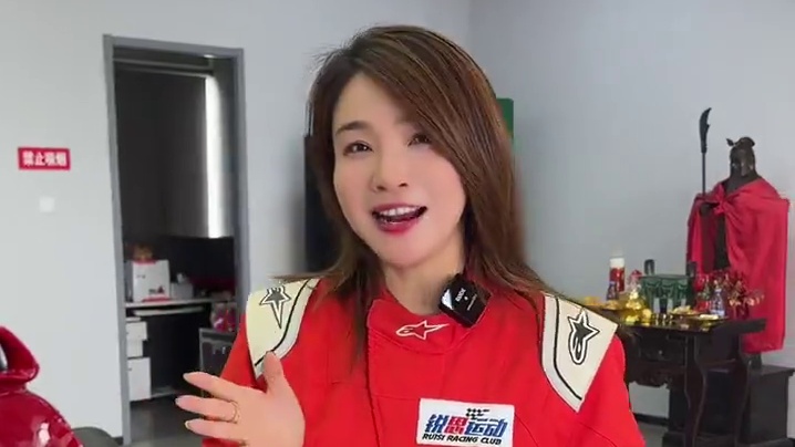 从赛车小白到飞驰车神，只差一台锐卡的距离！卡丁车、房车、方程式，来找我，包教包会带你飞～#汽车文化 