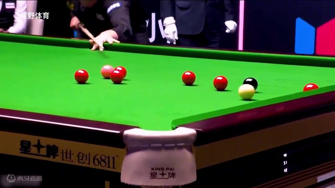 严肃的赛场上出现搞笑时刻，囧哥都无奈了？ #台球 #斯诺克 #斯诺克西安大奖赛 #这台球真是一打一个