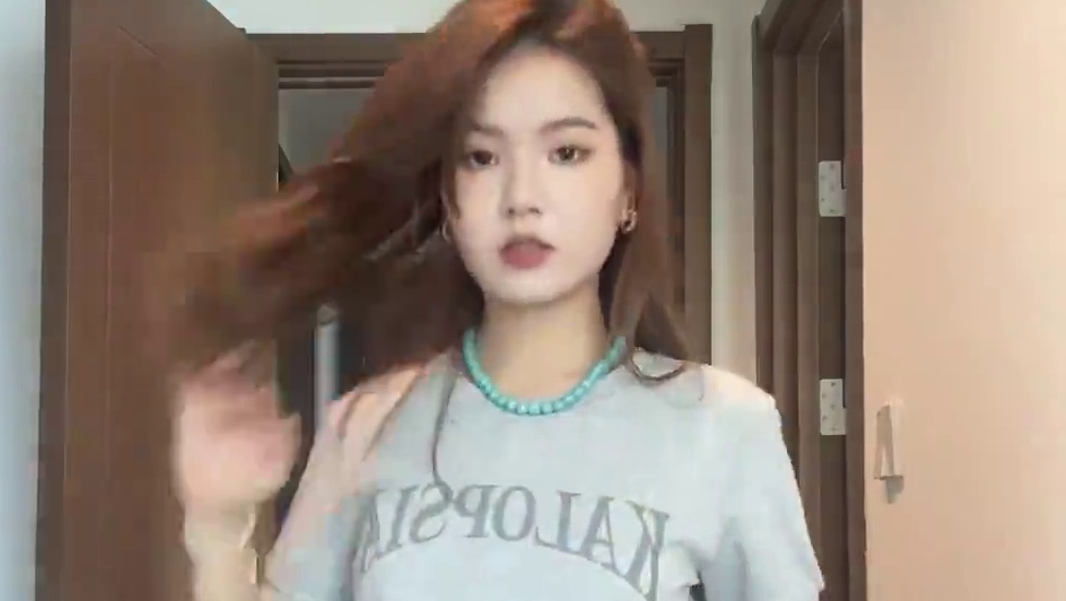 挑战！入秋第一件风衣穿搭 #风衣穿搭 #高智感穿搭 #2024早秋时髦主场 #又酷又飒的早秋ootd