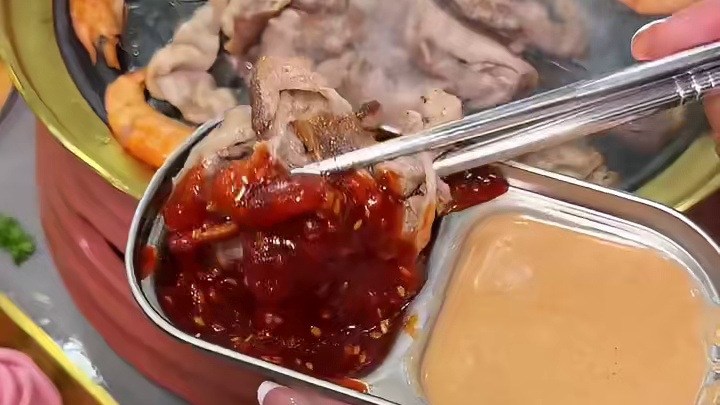 69.9 点单自助烤肉随便炫 还有帮烤服务 都是原切牛肉 #南昌逛吃攻略 #同城美食 #烤肉自助 #