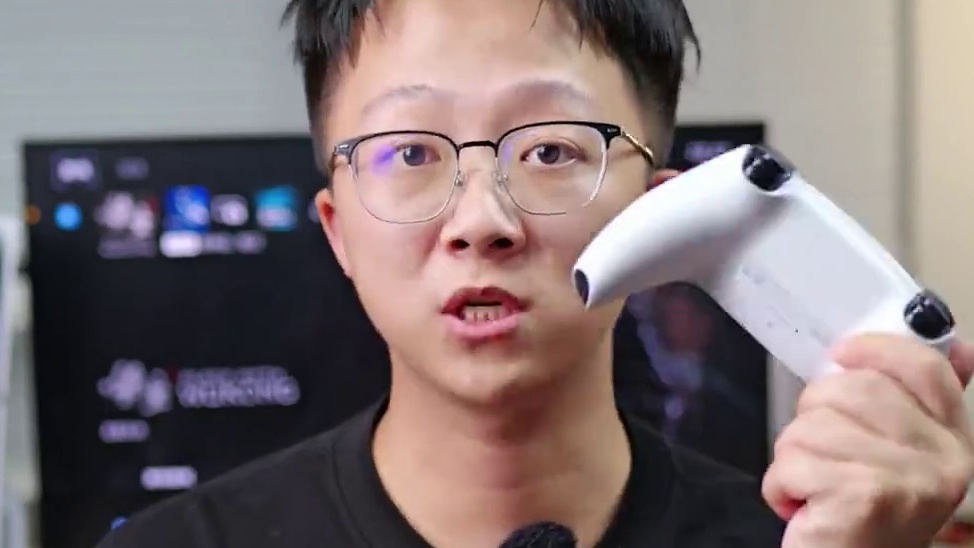 PS5玩黑神话爽，还是说电脑打起来带劲？！ #玩转数码 #电脑 #黑神话悟空 #PS5