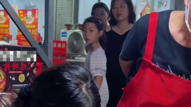 山东美女挑战10碗爆辣，竟然这么厉害？ #螺蛳粉