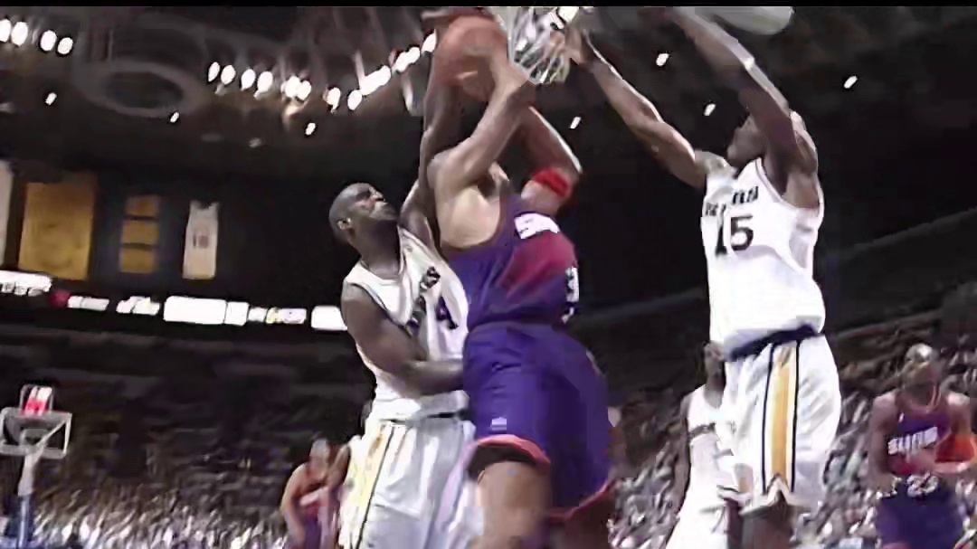 【30天30队之太阳：巴克利季后赛56分集锦】1994年季后赛西部首轮对决在太阳和勇士之间展开，G3