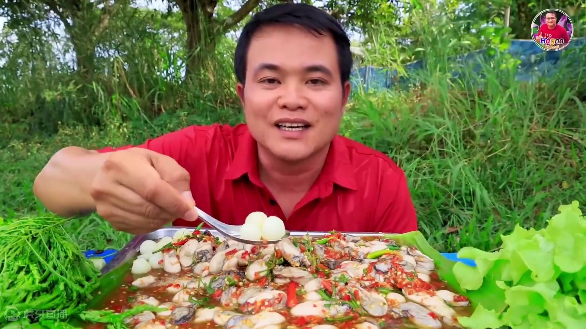 泰式小米辣️酸辣凉拌新鲜大生蚝肉臭菜大叶生菜 #泰国美食 #泰国生活 #泰式凉拌海鲜视频 #好吃到停