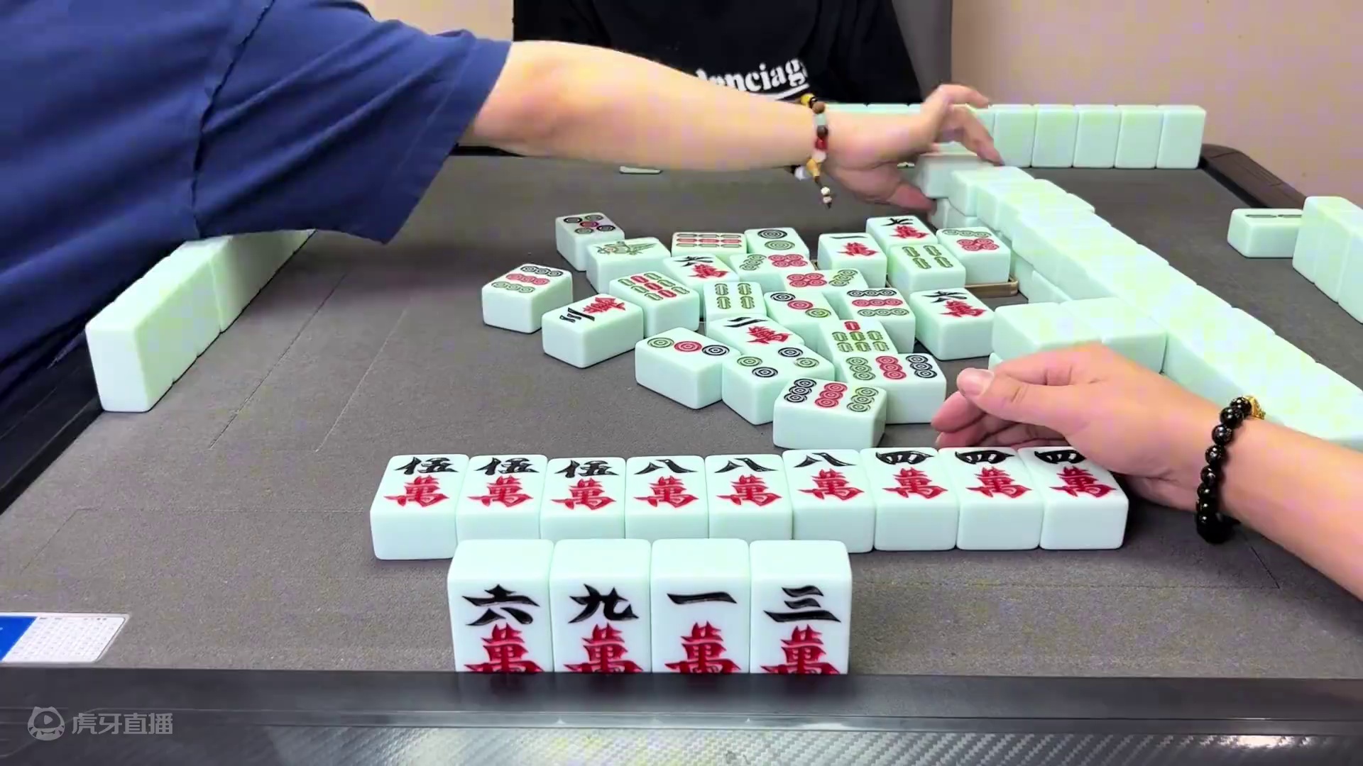 选叫的时候不知道别人是怎样的牌型，那就只能从理论去考虑，往绝对有胡牌的方向去发展#四川麻将 #麻将技