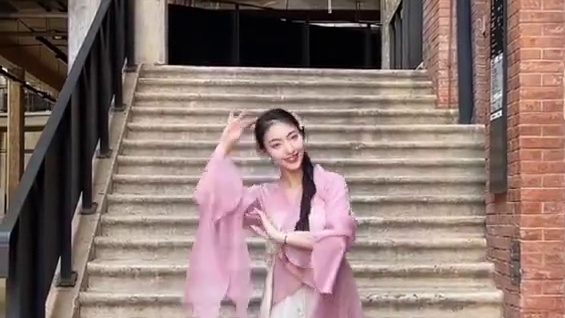 月下灯笼挂枝头～#古典舞 #翻跳 #李云霄长安三万里