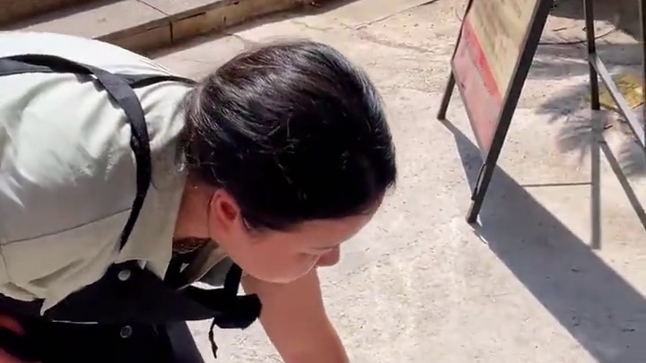 挑战重庆42°高温天气挑战太阳底下煎蛋！ #重庆天气 #重庆热成了全国第一 #火炉重庆 #40度的高