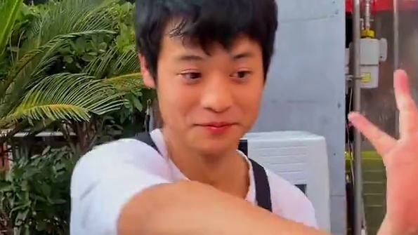 聋哑人小哥哥来挑战6两面，看起来阳光帅气，居然只吃了一点点饱太厉害了！#重庆小面 #调料 #吃面 #