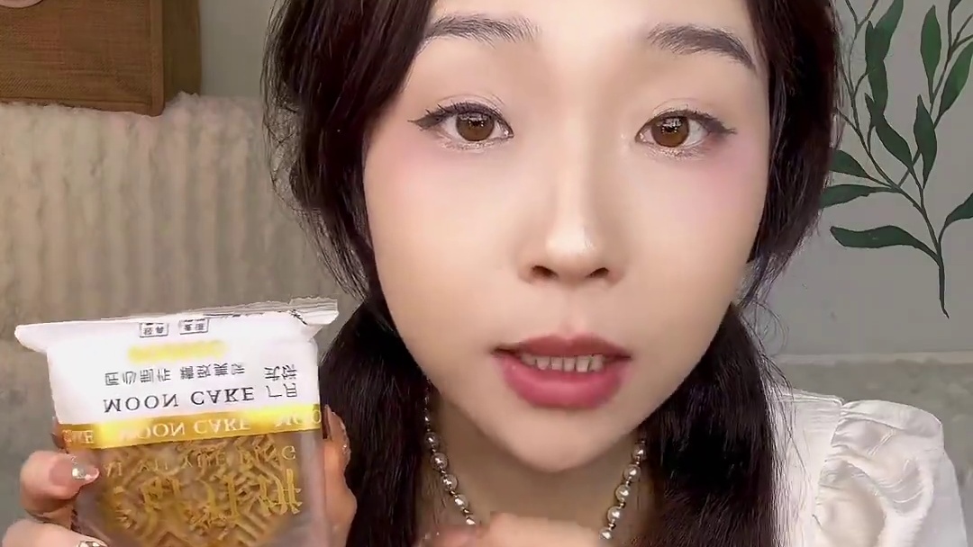 月饼破价啦！！！！一块是80g 做的都是0蔗糖的哈，不是那种黏糊糊的口感！好吃的！中秋节买来自己吃，