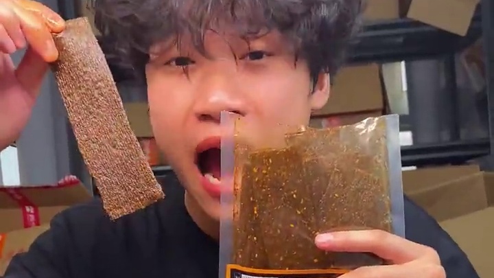 喜欢吃麻吃辣的一定要试试我们这个黑金辣条，是真的又香又麻又辣，特别过瘾#妈呀太香了 #好吃到停不下来