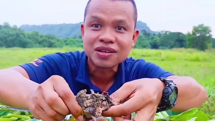 阿嘎吃香米饭剁椒料汁️咖喱炖满籽肥蛙 #泰国美食 #户外美食 #美食 #泰国生活