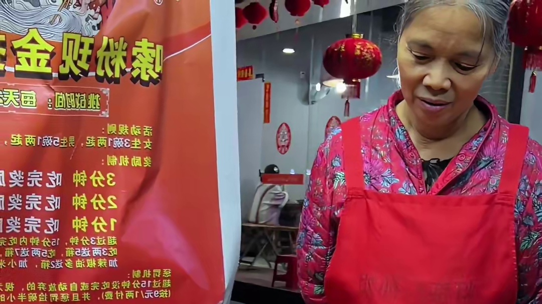 重庆美女吃辣全国没对手，要三分钟吃完拿走500块奖金！ #螺蛳粉