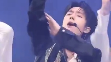 #王一博 #乐华家族演唱会 #王一博乐华年会 #王一博新歌 #乐华年会 
终于，看到了现场版的王一博