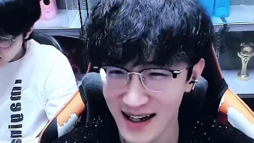 蔡哥捏上自己了说是？ #逆水寒手游 #我浮夸真的要强 #逆水寒全民制作人