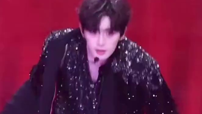 不愧是丁程鑫 开场直接颜值暴击！！！#丁程鑫 #向全世界安利 #我的追星日记 #丁程鑫楼非楼演唱会#