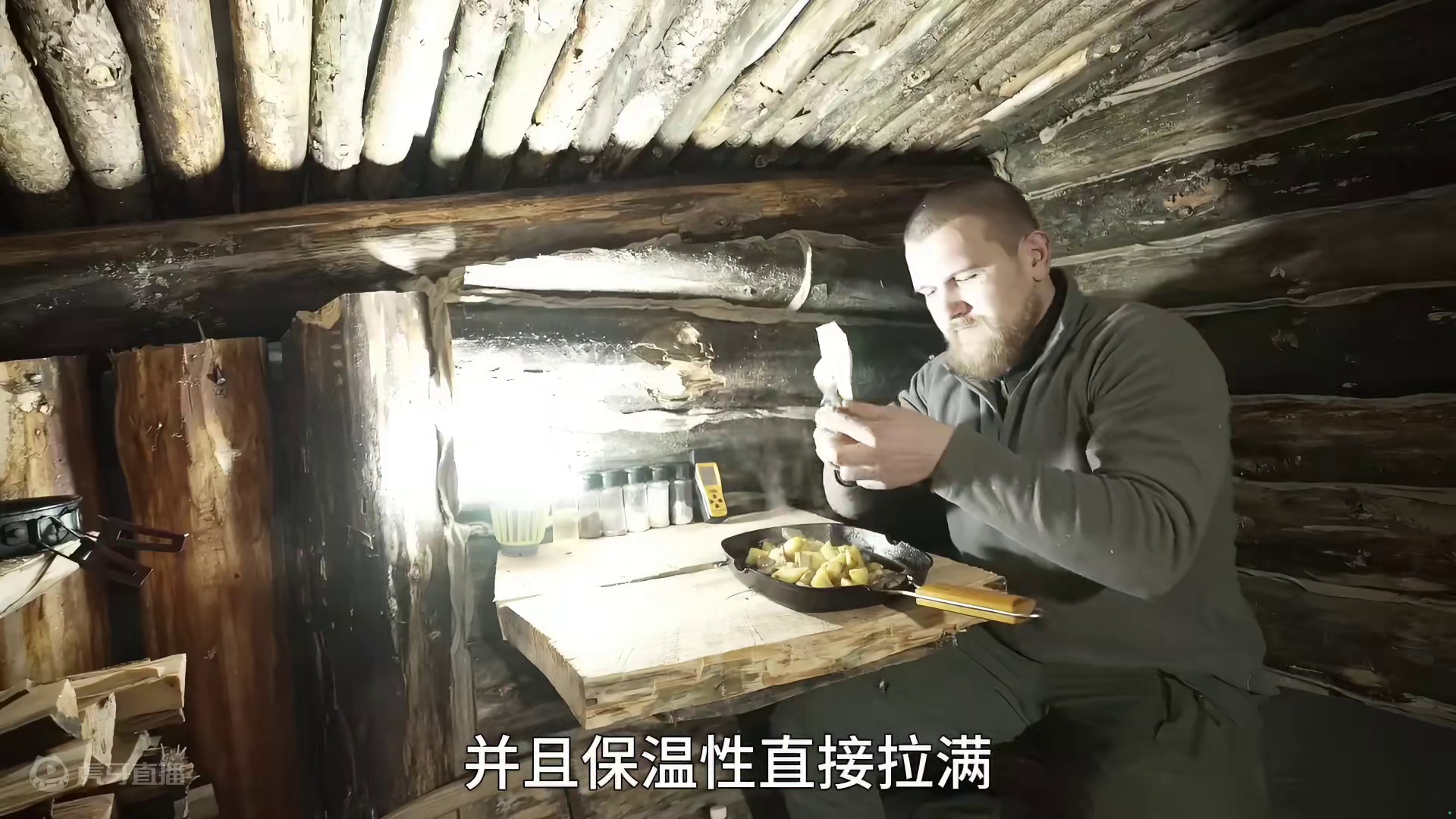 男人在雪地里搭建坚固的木屋