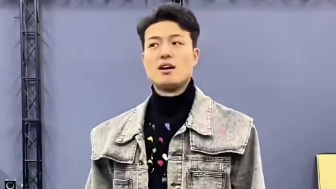 【！酷炫的动作原来是真人动捕】这两天，国内首款3A游戏《黑神话：悟空》横空出世，火得一塌糊涂。无数“