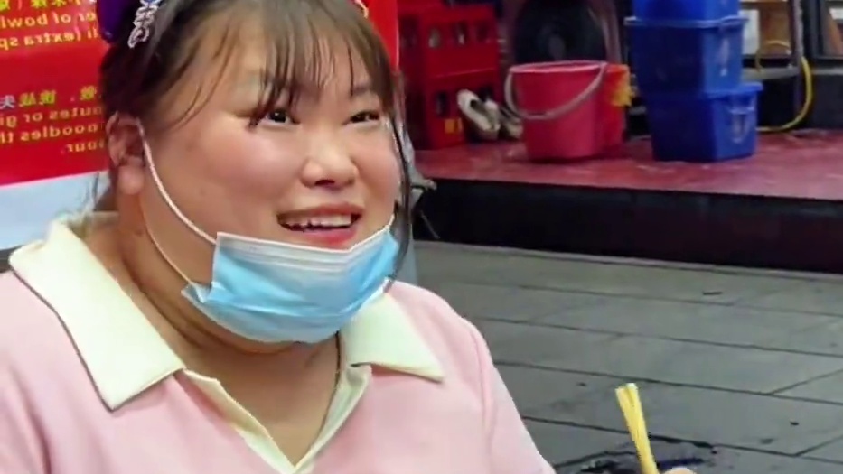 安徽重量级选手挑战3口吃完这盆螺蛳粉，让孙姐直接血亏5000元？ #螺蛳粉