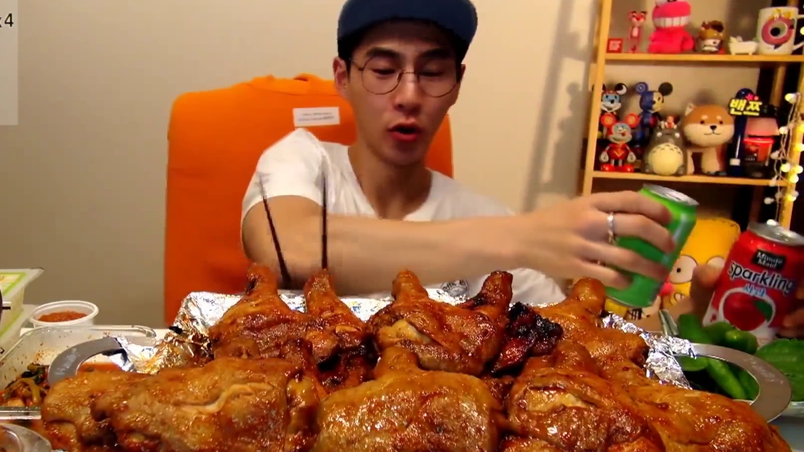 【奔驰小哥】看伦家把这些鸡腿全部七光光长高高╭(╯^╰)╮