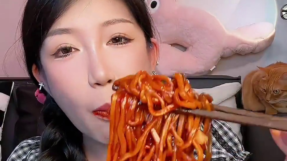 姐妹们不要挑战哦 帮你们试了是真的好辣#缺牙齿 #火鸡面 #黏糊火鸡面